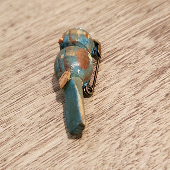 Hand crafted and painted bird pin - Picture 1 of 2